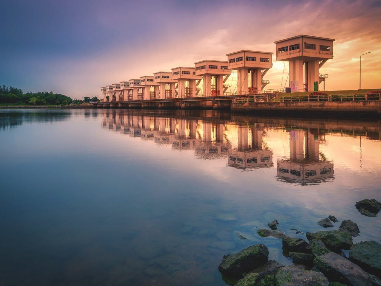 utho-wipat-prasit-floodgates-sunset-pak-phanang-nakhon-si-thammarat-thailand